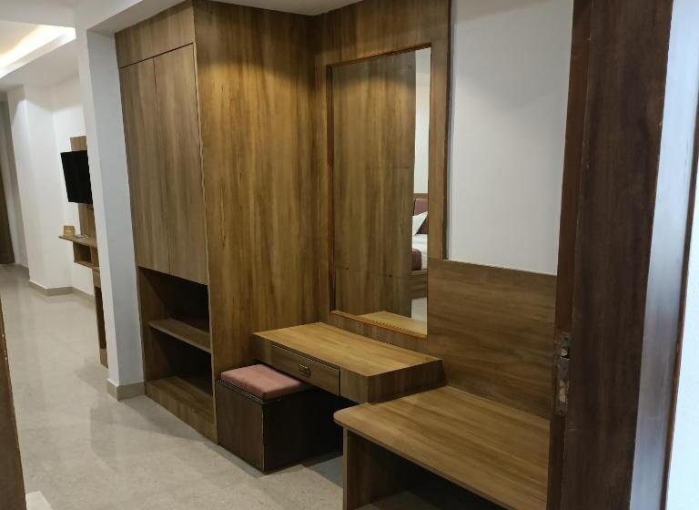 ホテル Raas Inn, New