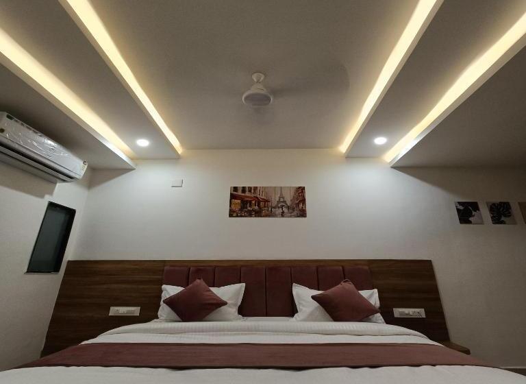 ホテル Raas Inn, New