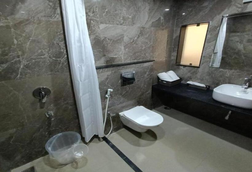 ホテル Raas Inn, New