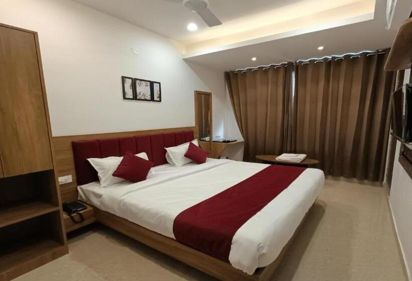 ホテル Raas Inn, New