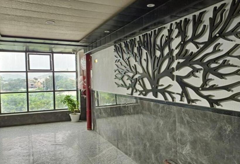 ホテル Raas Inn, New