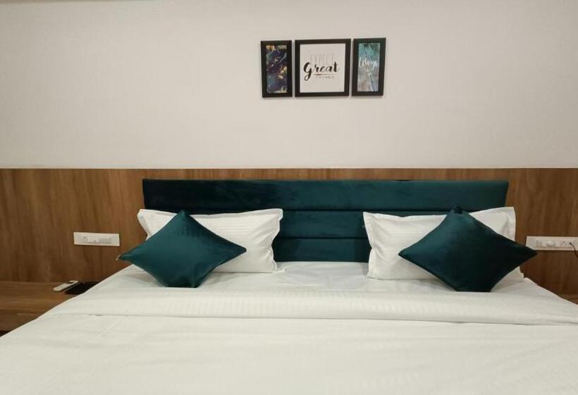 ホテル Raas Inn, New