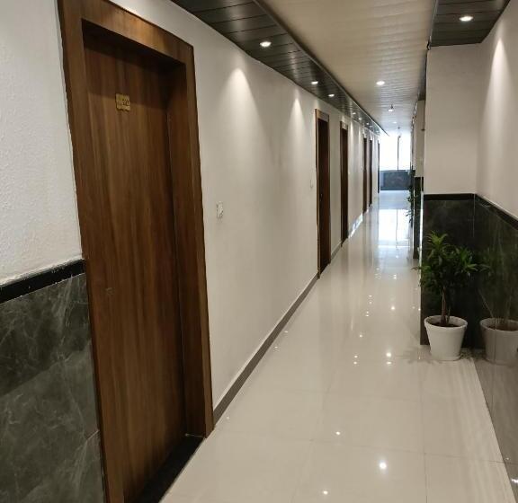 ホテル Raas Inn, New