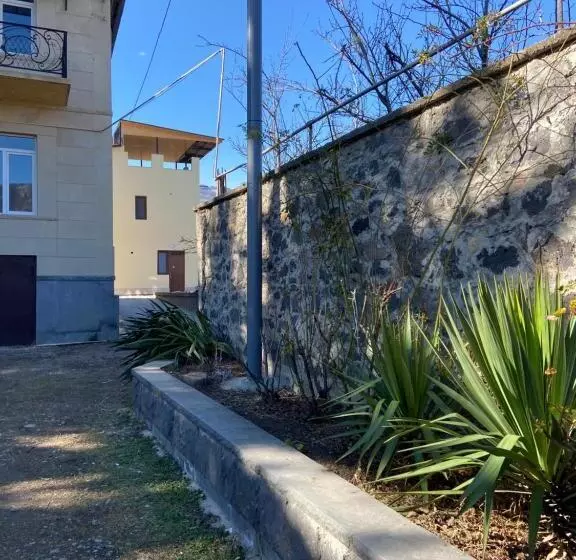 Majatalo Yeghevni Guest House In Odzun