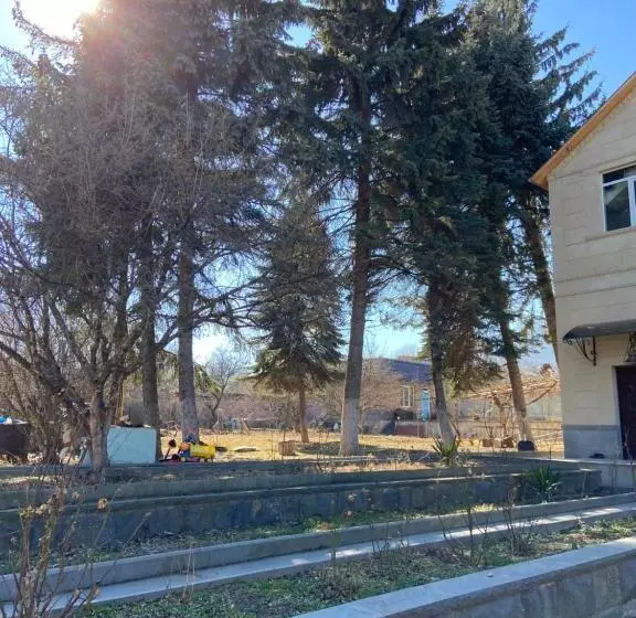 Majatalo Yeghevni Guest House In Odzun