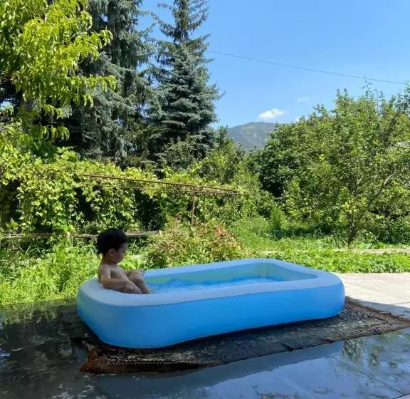 Majatalo Yeghevni Guest House In Odzun