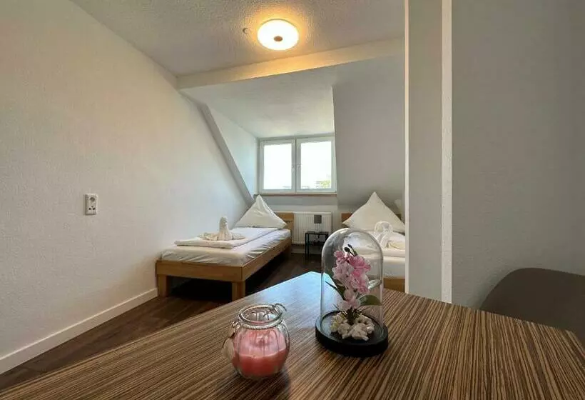 هاستل Zimmer In Neusserstrasse