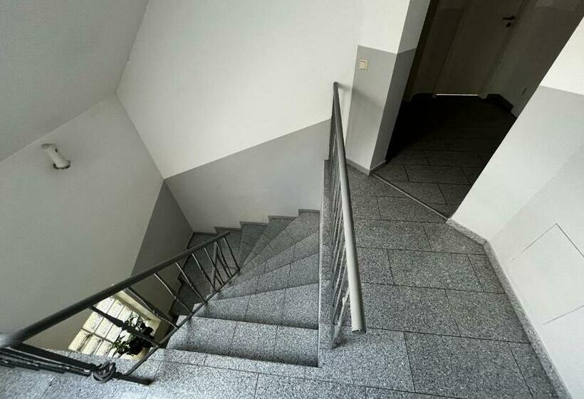 هاستل Zimmer In Neusserstrasse