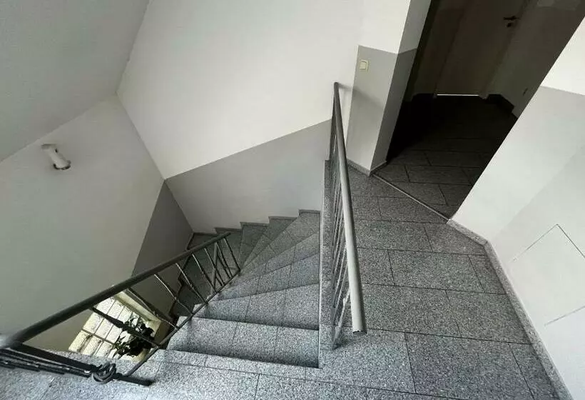 هاستل Zimmer In Neusserstrasse