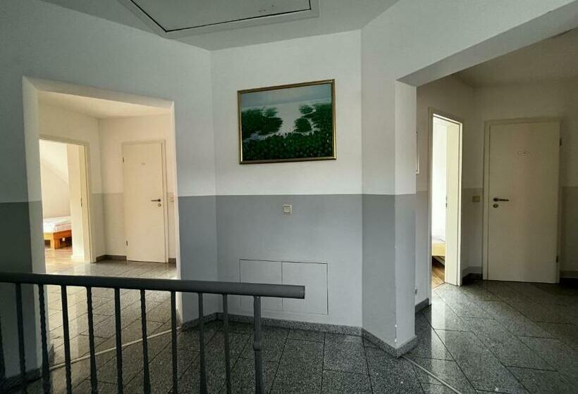 هاستل Zimmer In Neusserstrasse