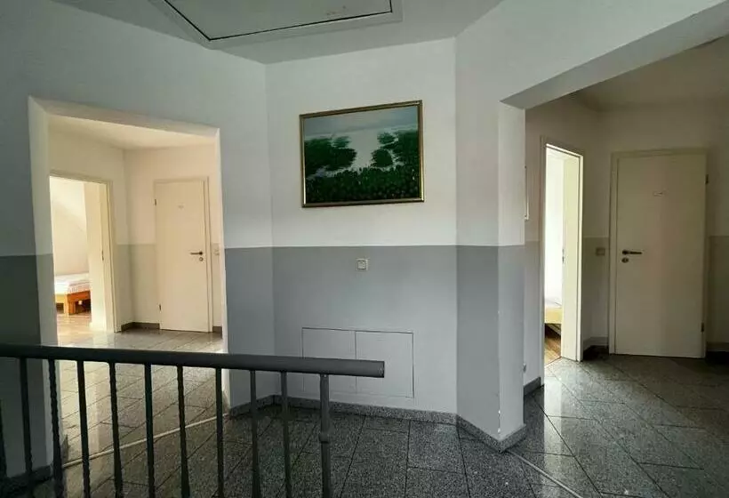 هاستل Zimmer In Neusserstrasse