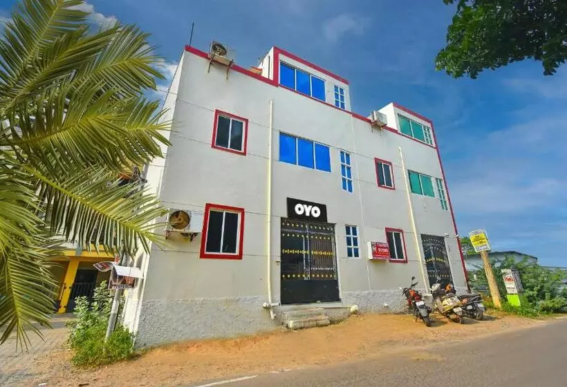 ホテル Oyo Flagship Yazhini Rooms