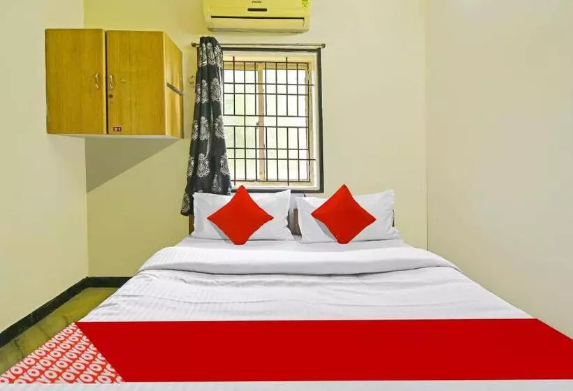 ホテル Oyo Flagship Yazhini Rooms