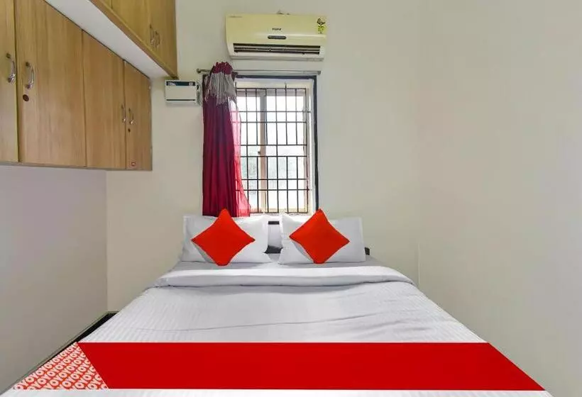 ホテル Oyo Flagship Yazhini Rooms