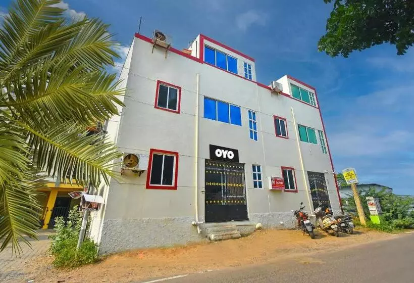 ホテル Oyo Flagship Yazhini Rooms