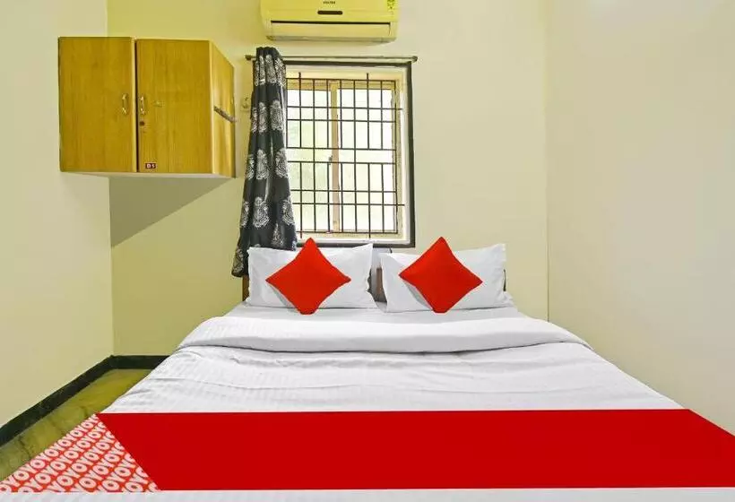 ホテル Oyo Flagship Yazhini Rooms