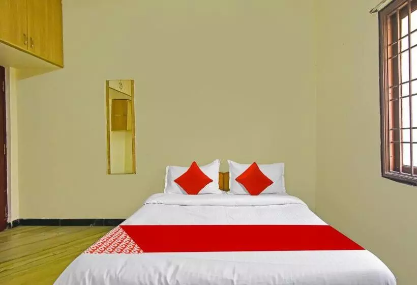 ホテル Oyo Flagship Yazhini Rooms