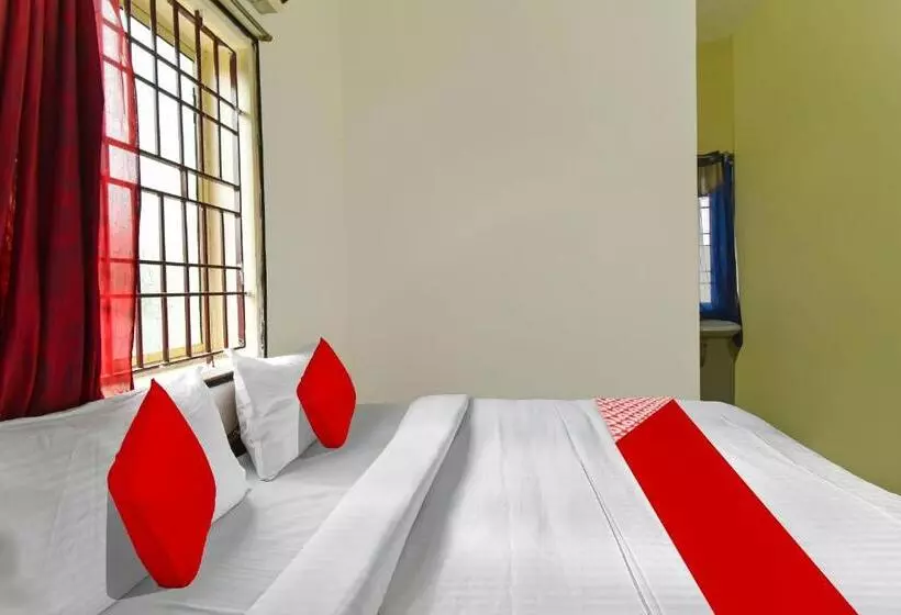 ホテル Oyo Flagship Yazhini Rooms