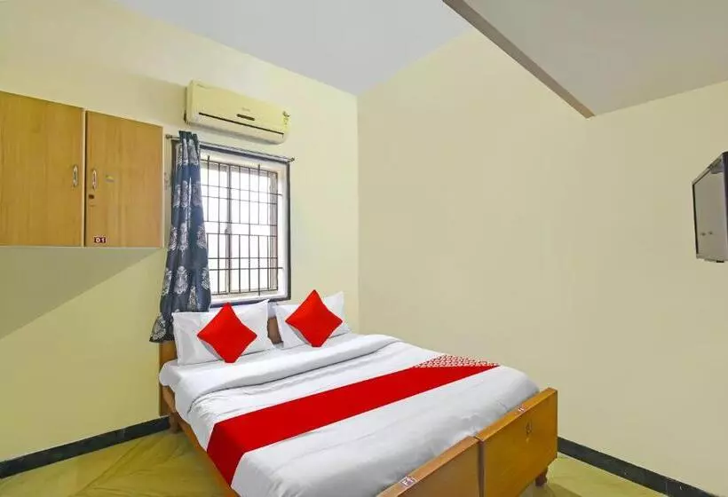ホテル Oyo Flagship Yazhini Rooms