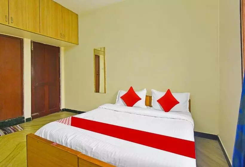 ホテル Oyo Flagship Yazhini Rooms