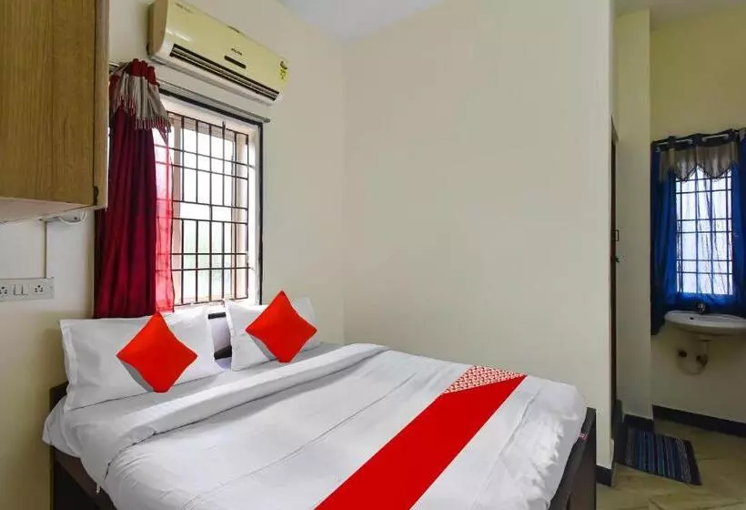 ホテル Oyo Flagship Yazhini Rooms