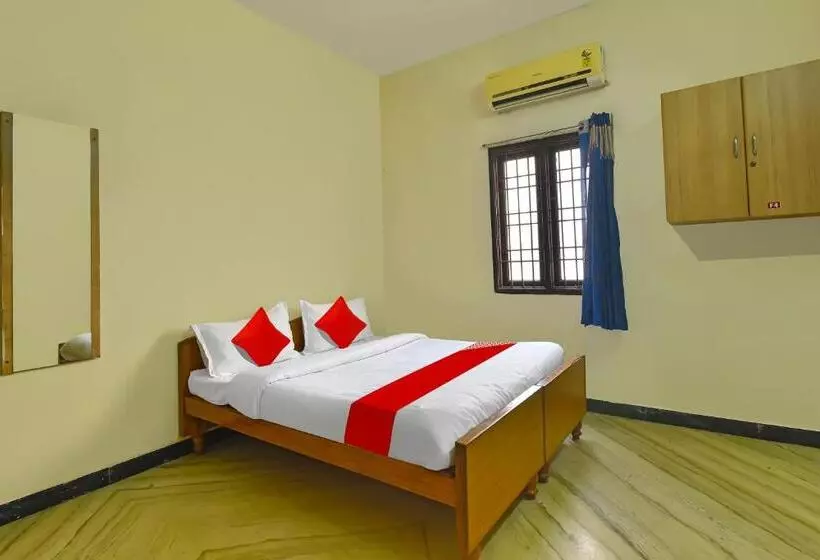 ホテル Oyo Flagship Yazhini Rooms