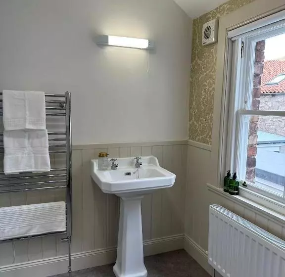 The Victoria Hotel,bar,bistro