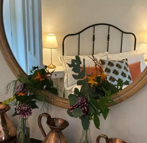 The Victoria Hotel,bar,bistro