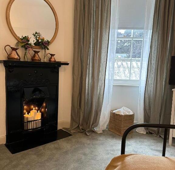 The Victoria Hotel,bar,bistro