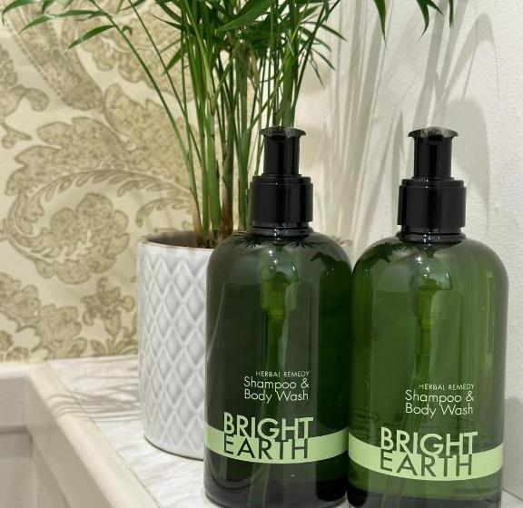 The Victoria Hotel,bar,bistro