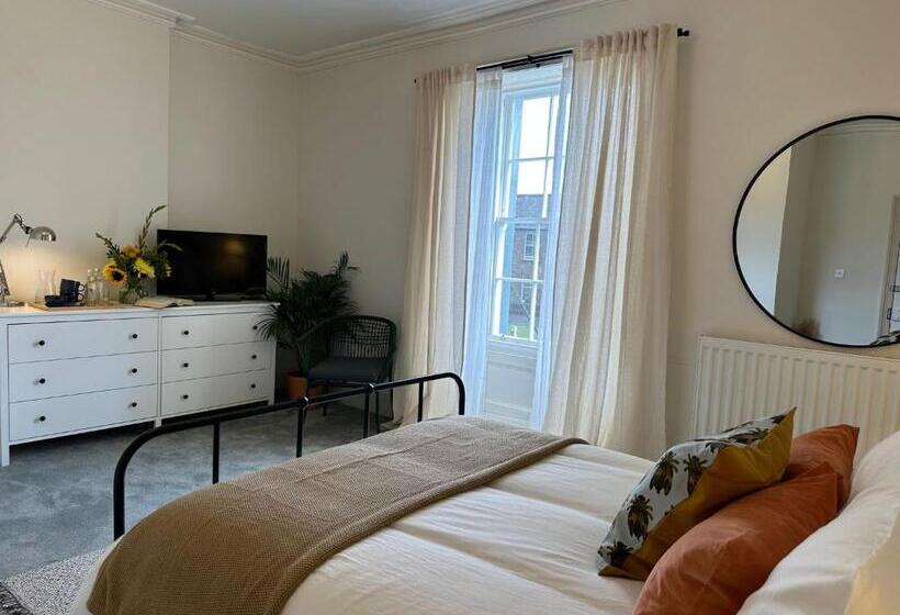 The Victoria Hotel,bar,bistro