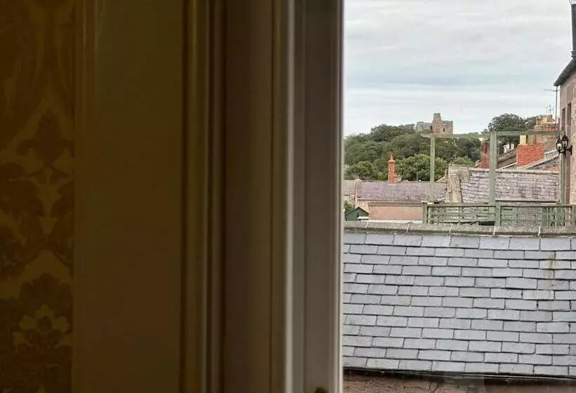 The Victoria Hotel,bar,bistro