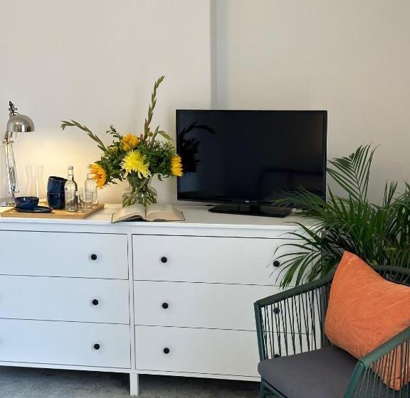 The Victoria Hotel,bar,bistro