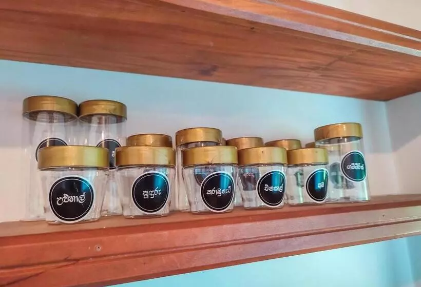 Aamiaismajoitus (B&B) Peacock Village Pinnawala