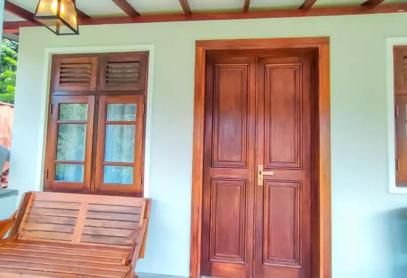 Aamiaismajoitus (B&B) Peacock Village Pinnawala