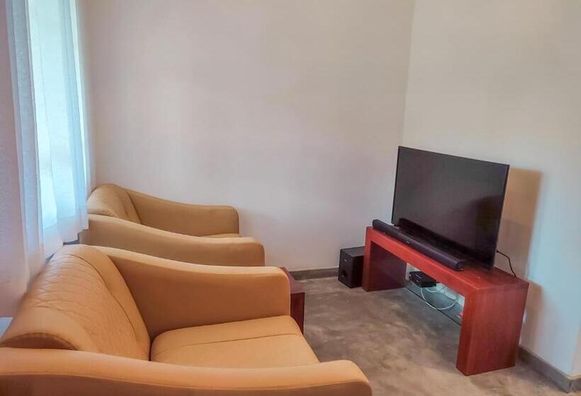 Bed and Breakfast Peacock Village Pinnawala