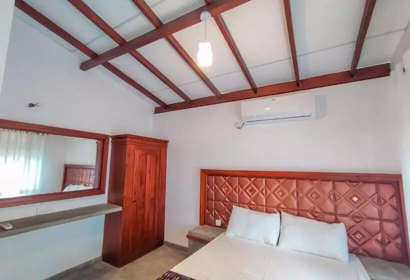 Aamiaismajoitus (B&B) Peacock Village Pinnawala