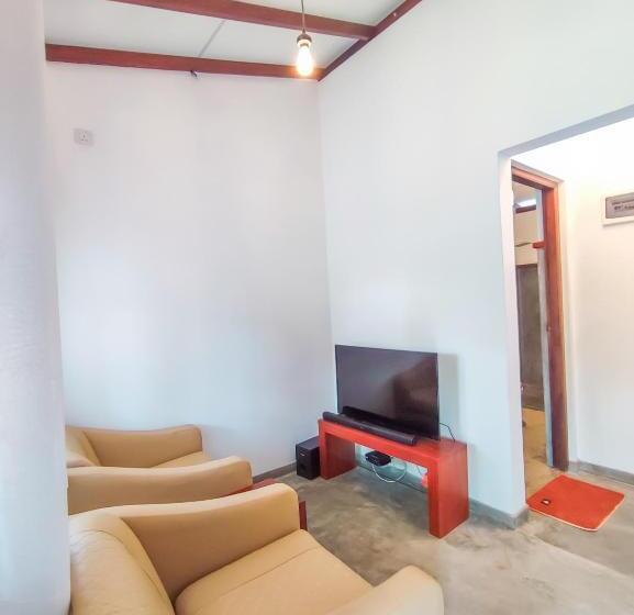 Bed and Breakfast Peacock Village Pinnawala