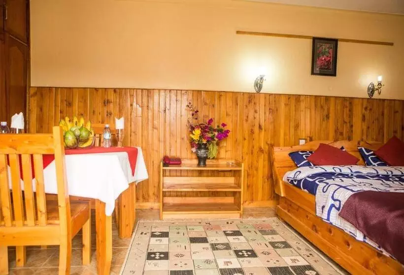 Bunyonyi Safaris Resort