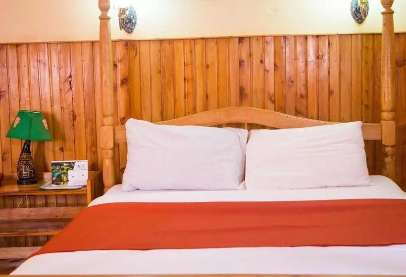 Bunyonyi Safaris Resort