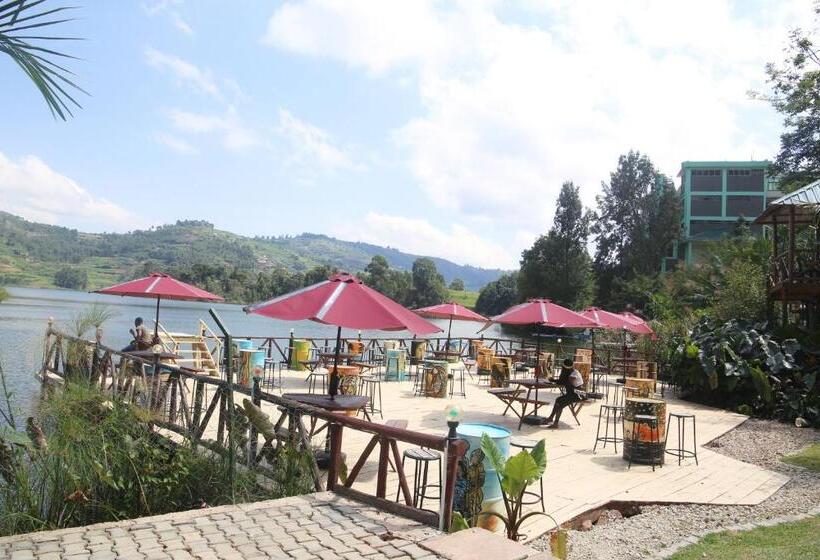 Bunyonyi Safaris Resort