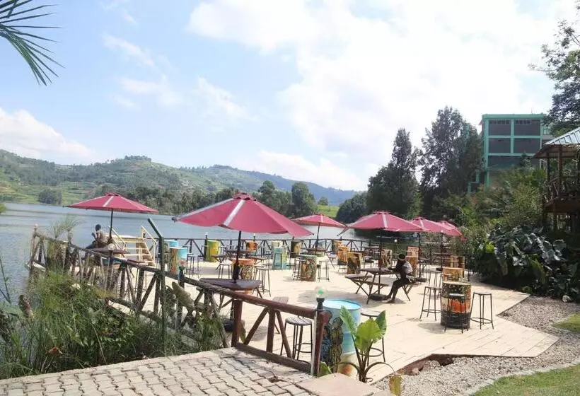 Bunyonyi Safaris Resort