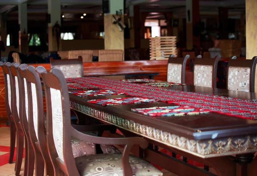 Bunyonyi Safaris Resort