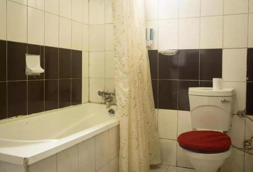 Bunyonyi Safaris Resort