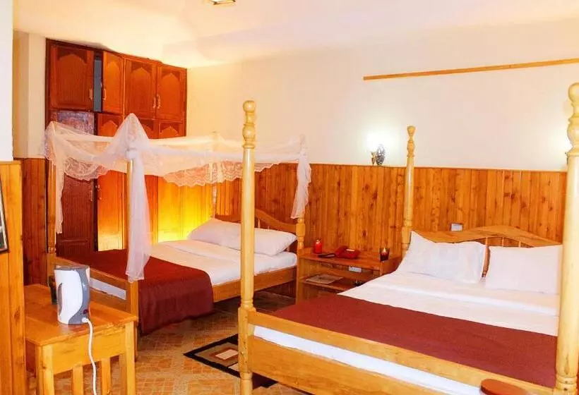 Bunyonyi Safaris Resort