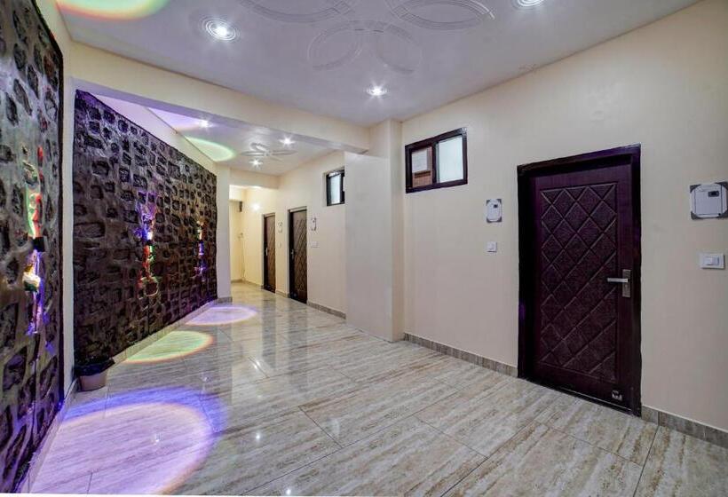 Отель Collection O Humming Bird