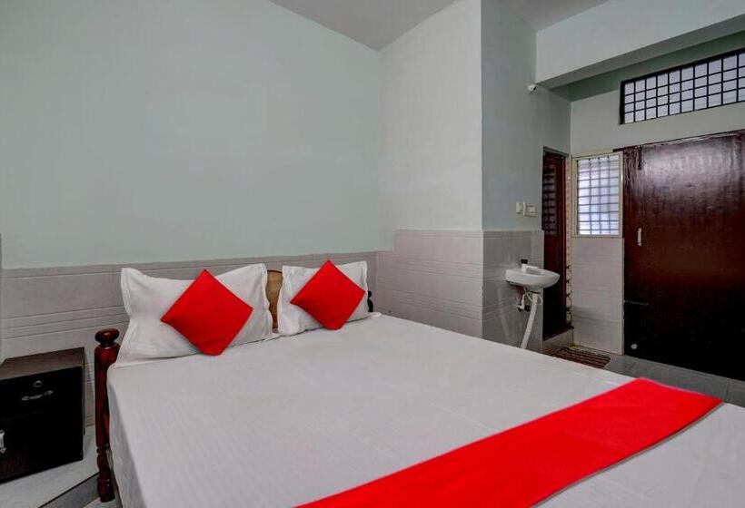 فندق Oyo Flagship Sri Sai Lodge