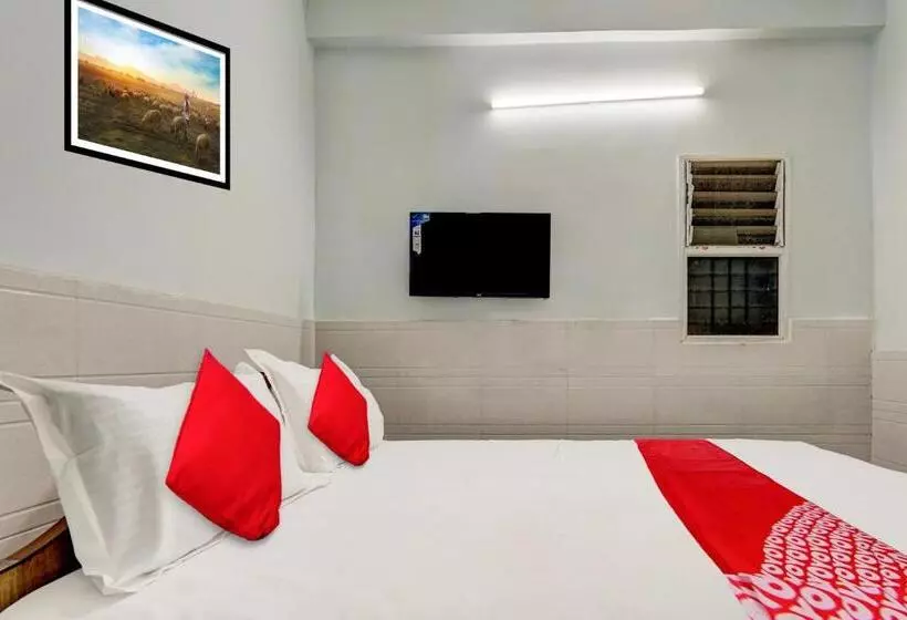 ホテル Oyo Flagship Sri Sai Lodge