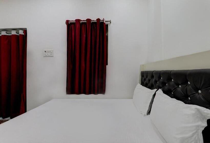 هتل Oyo P R Place