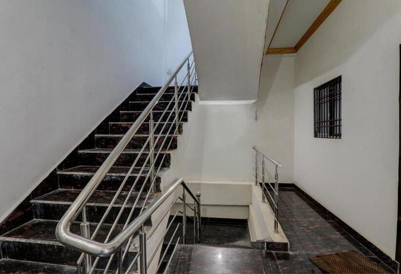 هتل Oyo P R Place